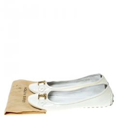 Pre Owned حذاء باليرينا فلات لوي فيتون جلد لامع أبيض مقاس 37.5