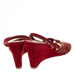 مملوكة مسبقًا Louis Vuitton Red Suede Ankle Strap Sandals Size 37