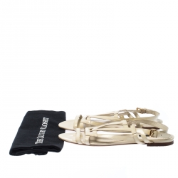 مملوكة مسبقًا Louis Vuitton Cream Patent Leather Crossing Logo Flat Sandals Size 40