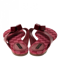 Pre Owned حذاء سلايدز لوي فيتون فلات بإصبع مكعب جلد أحمر مقاس 41