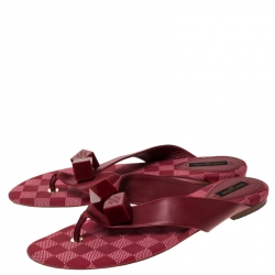 Pre Owned حذاء سلايدز لوي فيتون فلات بإصبع مكعب جلد أحمر مقاس 41