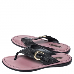 مملوكة مسبقًا Louis Vuitton Blue Denim And Patent Trim Monogram Thong Buckle Detail Sandals Size 37