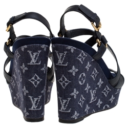 مملوكة مسبقًا Louis Vuitton Blue Leather And Monogram Denim Wedge Ocean Sandals Size 39.5