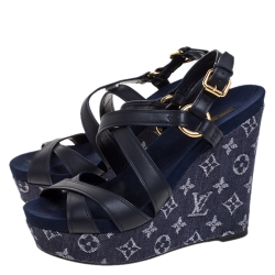 مملوكة مسبقًا Louis Vuitton Blue Leather And Monogram Denim Wedge Ocean Sandals Size 39.5