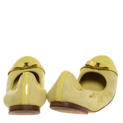 مملوكة مسبقًا حذاء فلات باليه لوي فيتون فيونكة مجعد إيلبا جلد لامع وسويدي أصفر مقاس 37.5 