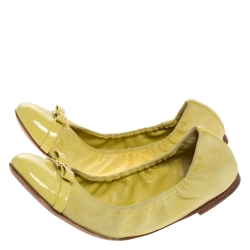 مملوكة مسبقًا حذاء فلات باليه لوي فيتون فيونكة مجعد إيلبا جلد لامع وسويدي أصفر مقاس 37.5 