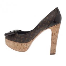 مملوكة مسبقًا Louis Vuitton Monogram Brown Canvas Rivoli Cork Platform Peep Toe Pumps Size 37.5