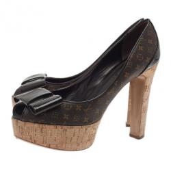 مملوكة مسبقًا Louis Vuitton Monogram Brown Canvas Rivoli Cork Platform Peep Toe Pumps Size 37.5