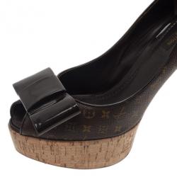 مملوكة مسبقًا Louis Vuitton Monogram Brown Canvas Rivoli Cork Platform Peep Toe Pumps Size 37.5