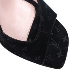 مملوكة مسبقًا Louis Vuitton Black Fabric Monogram Mules Size 38.5