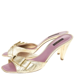 مملوكة مسبقًا صندل لوي فيتون مزين بفيونكة و بغزر مونوغرامية جلد ذهبي مقاس 41