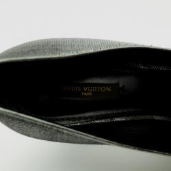 مملوكة مسبقًا Louis Vuitton Silver Satin Moir Galourize Me Peep Toe Pumps Size 38