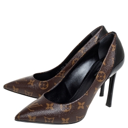 مملوكة مسبقًا حذاء كعب عالي لوي فيتون شيري كانفاس مونوغرامي بني/بيج وجلد أسود لامع مقاس 38