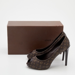 مملوكة مسبقًا Louis Vuitton Brown Patent Leather and Monogram Mini Lin Canvas Peep Toe Pumps Size 37