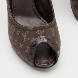 مملوكة مسبقًا Louis Vuitton Brown Patent Leather and Monogram Mini Lin Canvas Peep Toe Pumps Size 37