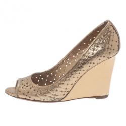 مملوكة مسبقًا Louis Vuitton Gold Stand By Me Peep Toe Wedge Pumps Size 36.5