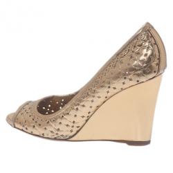 مملوكة مسبقًا Louis Vuitton Gold Stand By Me Peep Toe Wedge Pumps Size 36.5