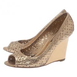 مملوكة مسبقًا Louis Vuitton Gold Stand By Me Peep Toe Wedge Pumps Size 36.5