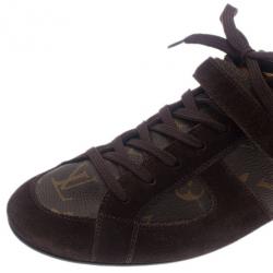 مملوكة مسبقًا حذاء رياضي لوي فيتون نقش مونوجرامي كانفاس جلد سويدي بني مقاس 38