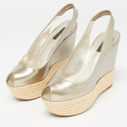 مملوكة مسبقًا Louis Vuitton Silver Leather Lagoon Wedge Sandals Size 39  
