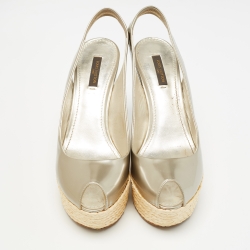 مملوكة مسبقًا Louis Vuitton Silver Leather Lagoon Wedge Sandals Size 39  