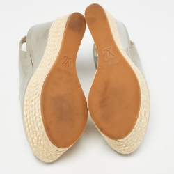 مملوكة مسبقًا Louis Vuitton Silver Leather Lagoon Wedge Sandals Size 39  