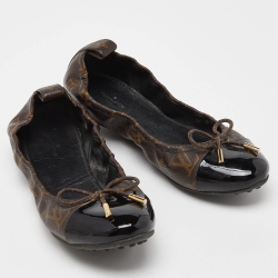 مملوكة مسبقًا Louis Vuitton Monogram Canvas and Patent Leather Bow Detail Scrunch Ballet Flats Size 39