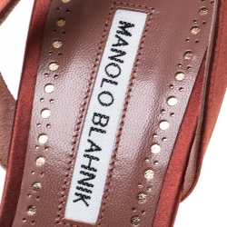 Pre Owned حذاء كعب عالي مانولو بلانيك فتحة كعب ليونا زخرفة كريستال ساتان بني مقاس 38.5