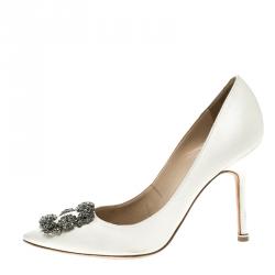 Pre Owned حذاء ذو كعب عالي مانولو بلانيك مزخرفة هينغيسي ساتان بيضاء مقاس 37.5