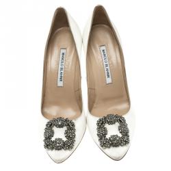 Pre Owned حذاء ذو كعب عالي مانولو بلانيك مزخرفة هينغيسي ساتان بيضاء مقاس 37.5