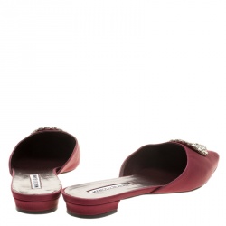 Manolo Blahnik Burgundy Satin Okkatomu Crystal Embellished Crest Flat Mules Size 39.5 