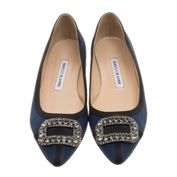 Pre Owned حذاء فلات مانولو بلانيك ساتان أزرق مزخرف كريستال مقدمة مدببة مقاس 38.5