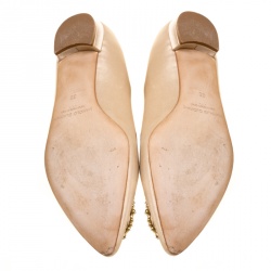 Pre Owned حذاء باليرينا فلات مانولو بلانيك هانغيسي ساتان بيج مقاس 37.5