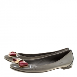 Pre Owned حذاء فلات باليه لوي فيتون تفاصيل فيونكة لو جلد لامع رمادي مقاس 37