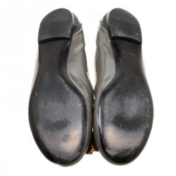 Pre Owned حذاء فلات باليه لوي فيتون تفاصيل فيونكة لو جلد لامع رمادي مقاس 37