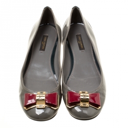 Pre Owned حذاء فلات باليه لوي فيتون تفاصيل فيونكة لو جلد لامع رمادي مقاس 37