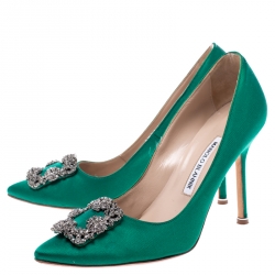 مملوكة مسبقًا Manolo Blahnik Green Satin Hangisi Crystal Embellished Pumps Size 38.5