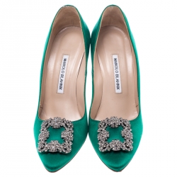 مملوكة مسبقًا Manolo Blahnik Green Satin Hangisi Crystal Embellished Pumps Size 38.5
