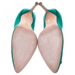 مملوكة مسبقًا Manolo Blahnik Green Satin Hangisi Crystal Embellished Pumps Size 38.5