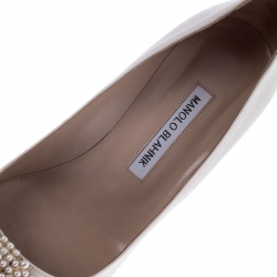 Pre Owned Manolo Blahnik White Satin Hangisi Embellished Pointed Toe Pumps Size 39.5