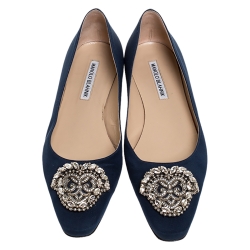 مملوكة مسبقًا Manolo Blahnik Blue Satin Okkato Crystal Embellished Ballet Flats Size 39