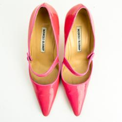 مملوكة مسبقًا Manolo Blahnik Pink Patent Pointed Toe 'Campari' Mary Jane Pumps Size 37