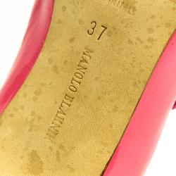مملوكة مسبقًا Manolo Blahnik Pink Patent Pointed Toe 'Campari' Mary Jane Pumps Size 37
