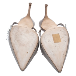 Pre Owned صندل مانولو بلانيك "لوروم" مزخرف بكريستال ساتان رصاصي مقاس 38