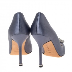 Pre Owned حذاء كعب عالي مانولو بلانيك "هانغيسي" مزخرف بكريستال ساتان رصاصي رمادي ميتاليك  مقاس 37.5