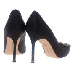 مملوكة مسبقًا  حذاء مانولو بلانيك ستان أسود مطرزهانجيسي مقاس 39.5