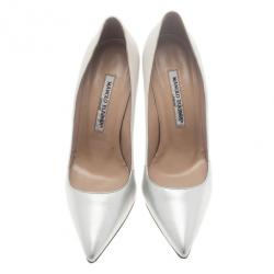 مملوكة مسبقًا Manolo Blahnik Two Tone Pointed Toe Pumps Size 37