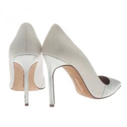 مملوكة مسبقًا Manolo Blahnik Two Tone Pointed Toe Pumps Size 37