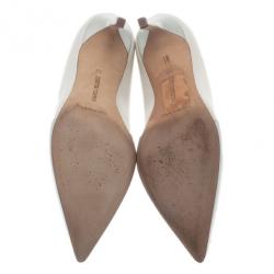 مملوكة مسبقًا Manolo Blahnik Two Tone Pointed Toe Pumps Size 37