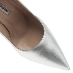مملوكة مسبقًا Manolo Blahnik Two Tone Pointed Toe Pumps Size 37